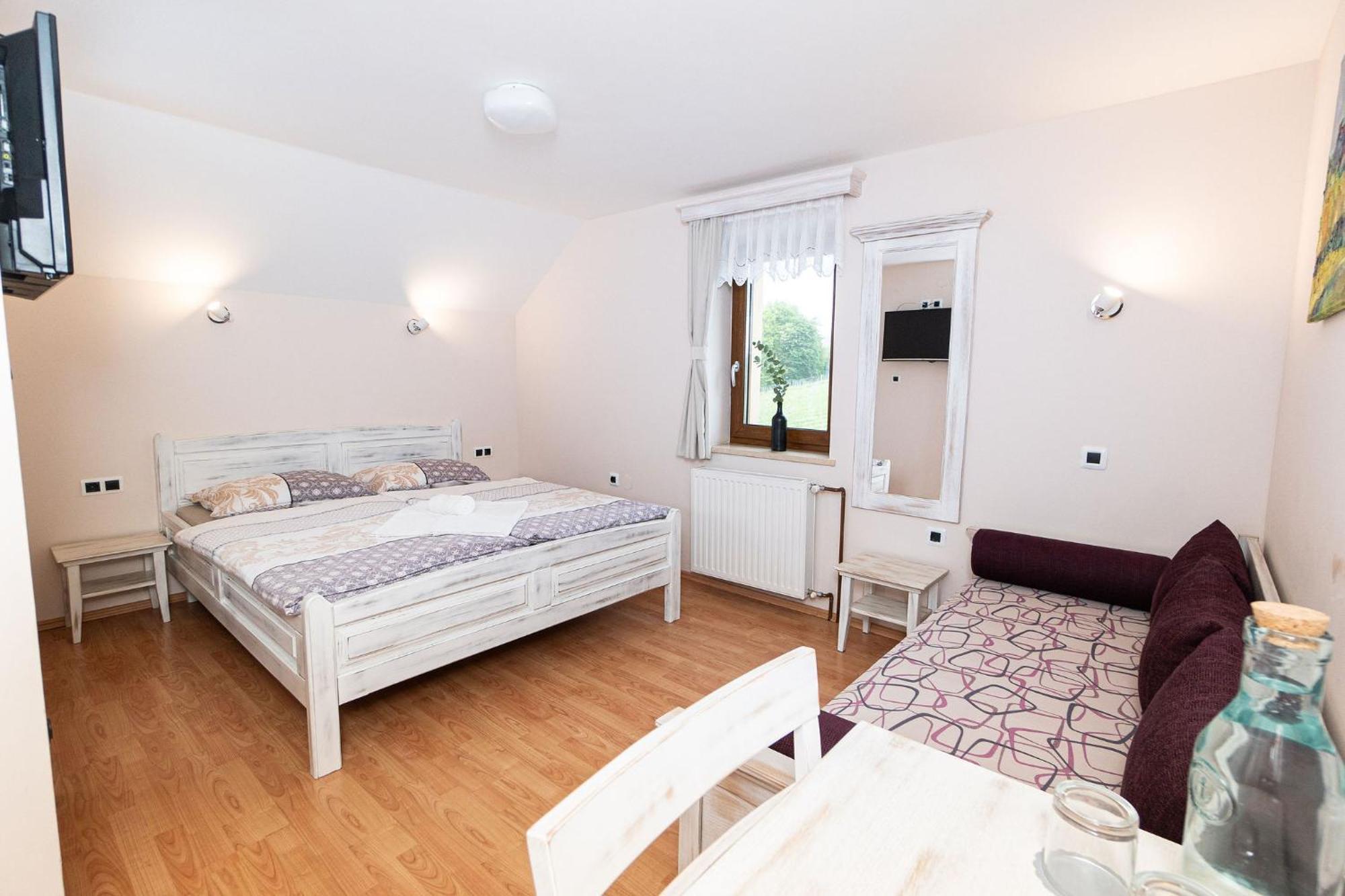 Zelena Oaza - B&B Miklavz pri Ormozu Bagian luar foto